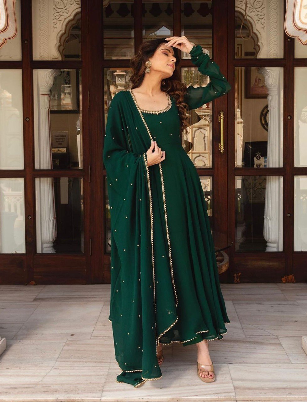 WOMEN'S FLARED GREEN GOWN WITH LACE DUPATTA