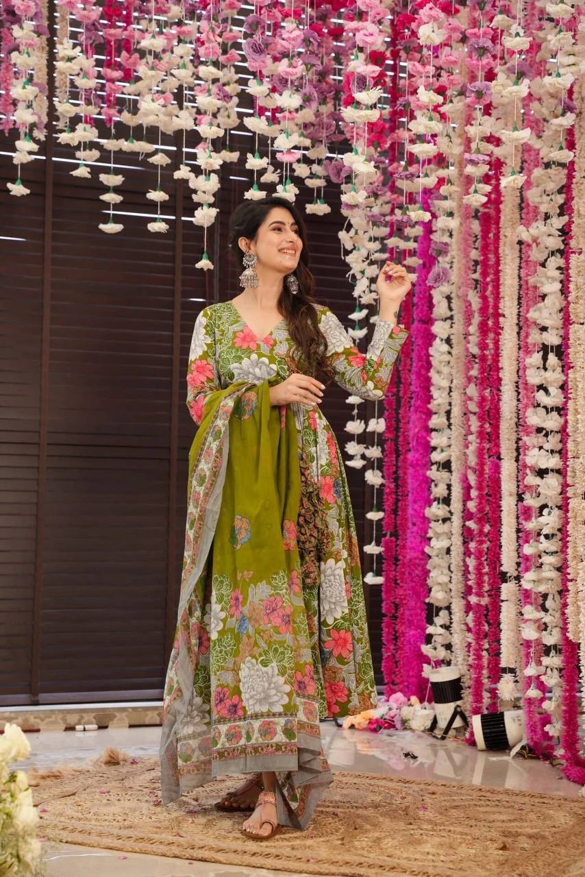 WOMEN'S FLORAL PRINT FLARED GOWN WITH DUPATTA AND PANT