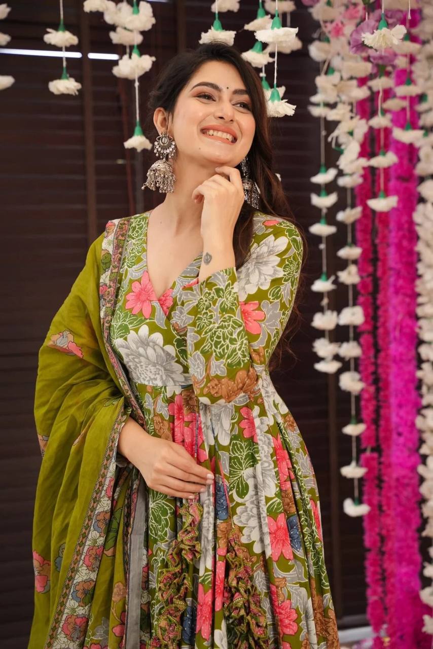 WOMEN'S FLORAL PRINT FLARED GOWN WITH DUPATTA AND PANT