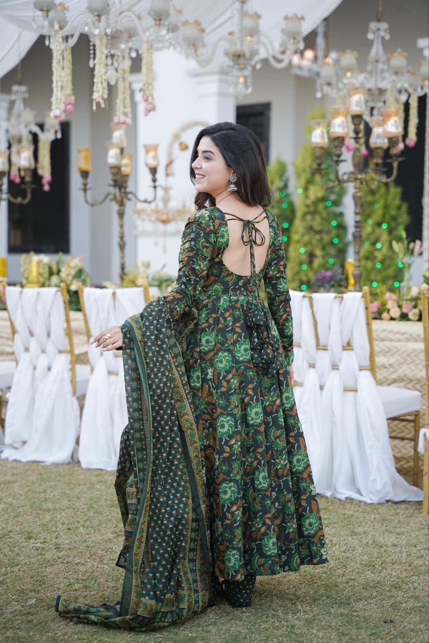 GREEN SUIT SET PERFECT BLEND OF ELEGANCE AND TRADITION