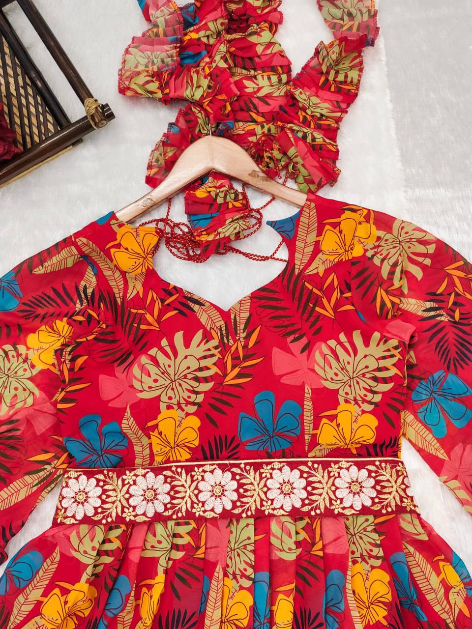 INTRODUCING OUR GEORGETTE TROPICAL RED MAXI SET