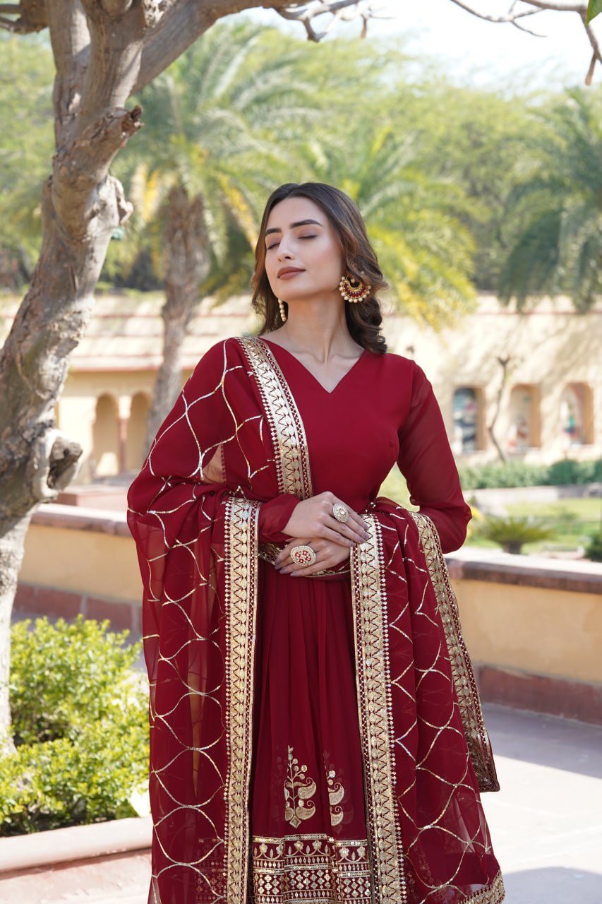 GRACEFUL V-NECK FAUX BLOOMING GOWN WITH DUPATTA