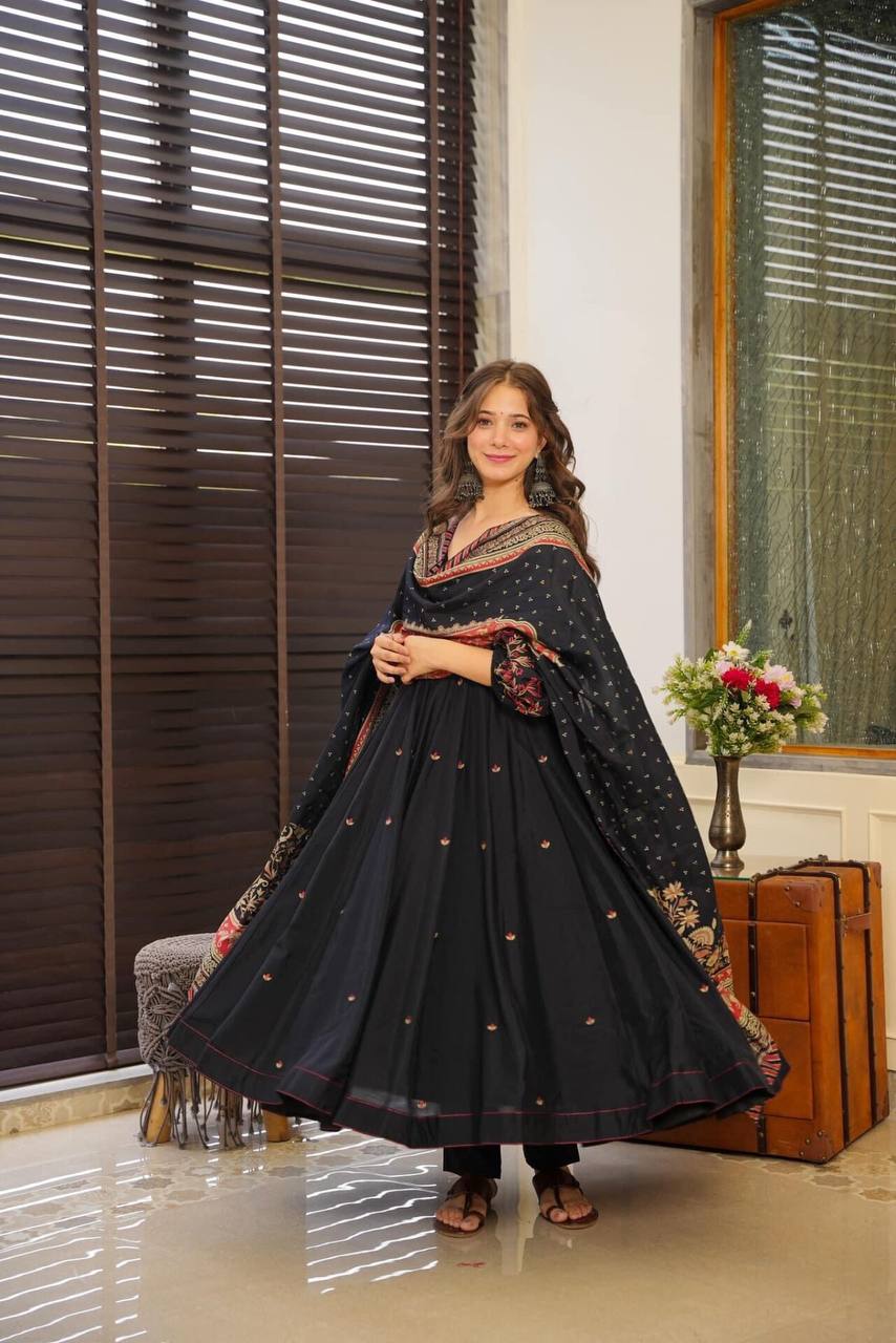 POLKA DOT GEORGETTE DRESS EMBRACE SUMMER IN STYLE