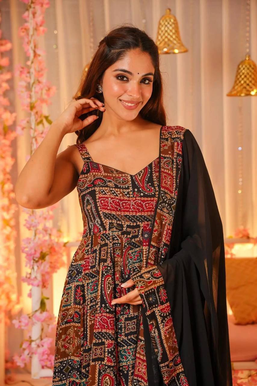 WOMEN'S FLARED BLACK GOWN WITH DUPPATA