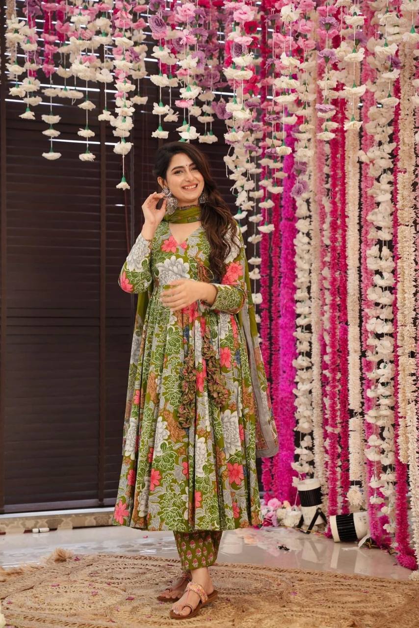 WOMEN'S FLORAL PRINT FLARED GOWN WITH DUPATTA AND PANT