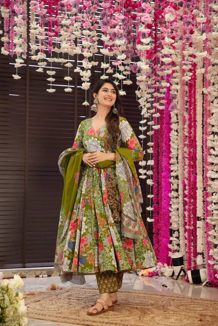 WOMEN'S FLORAL PRINT FLARED GOWN WITH DUPATTA AND PANT