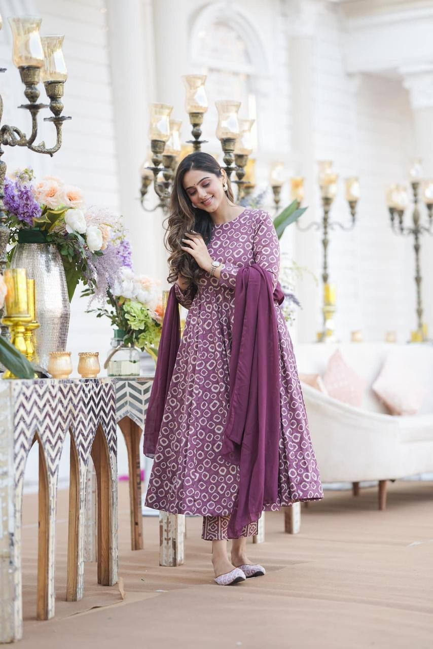 ELEVATE YOUR ELEGANCE WITH OUR GEORGETTE SUIT SET