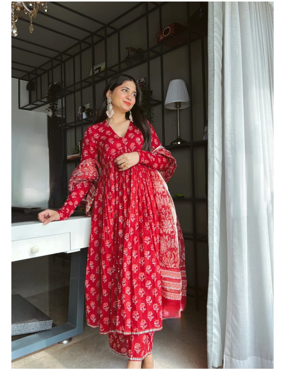 ELEGANT HANDPRINTED COTTON SUIT SET WITH LACE DUPATTA