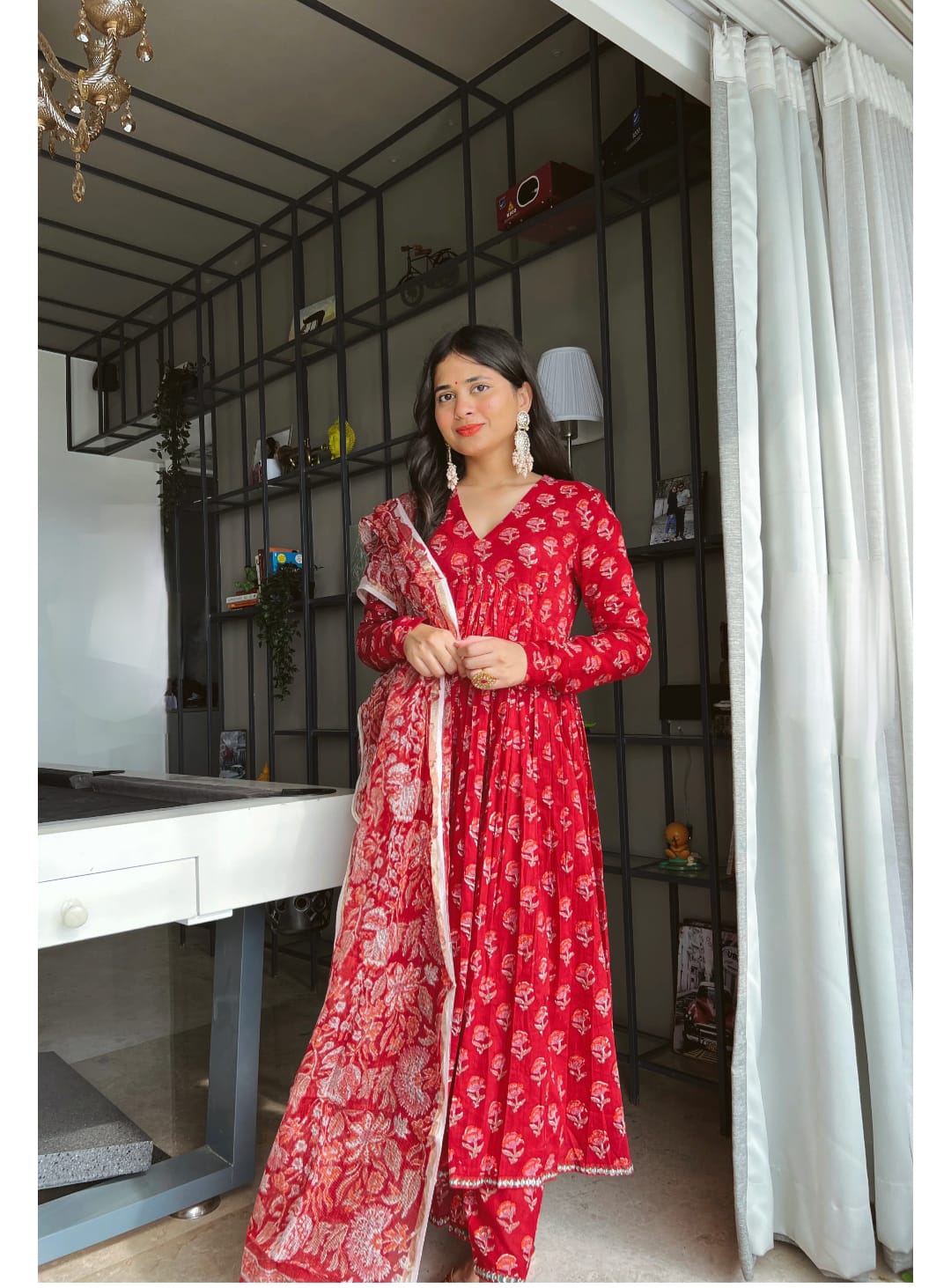 ELEGANT HANDPRINTED COTTON SUIT SET WITH LACE DUPATTA