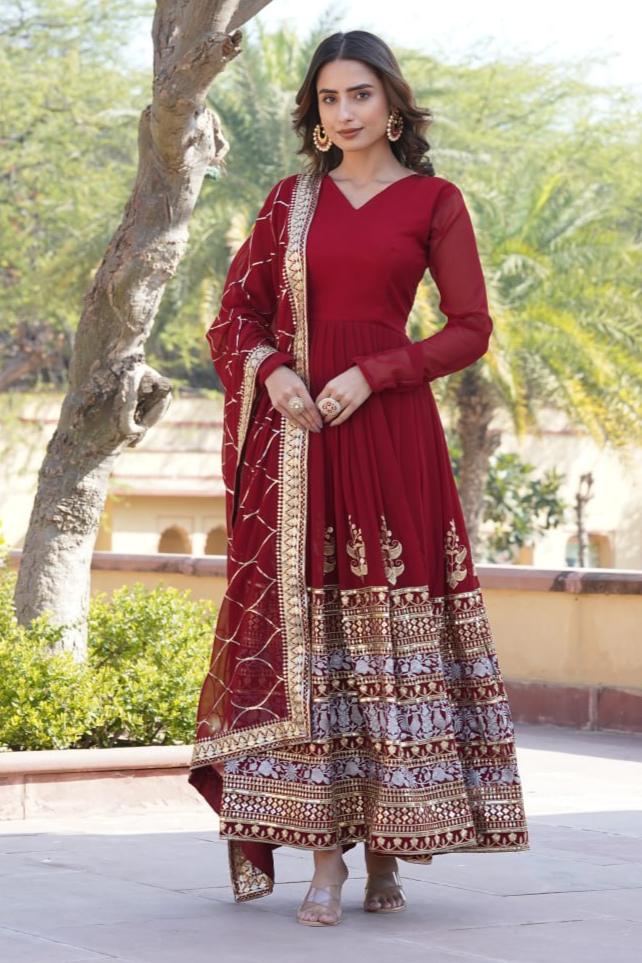 GRACEFUL V-NECK FAUX BLOOMING GOWN WITH DUPATTA