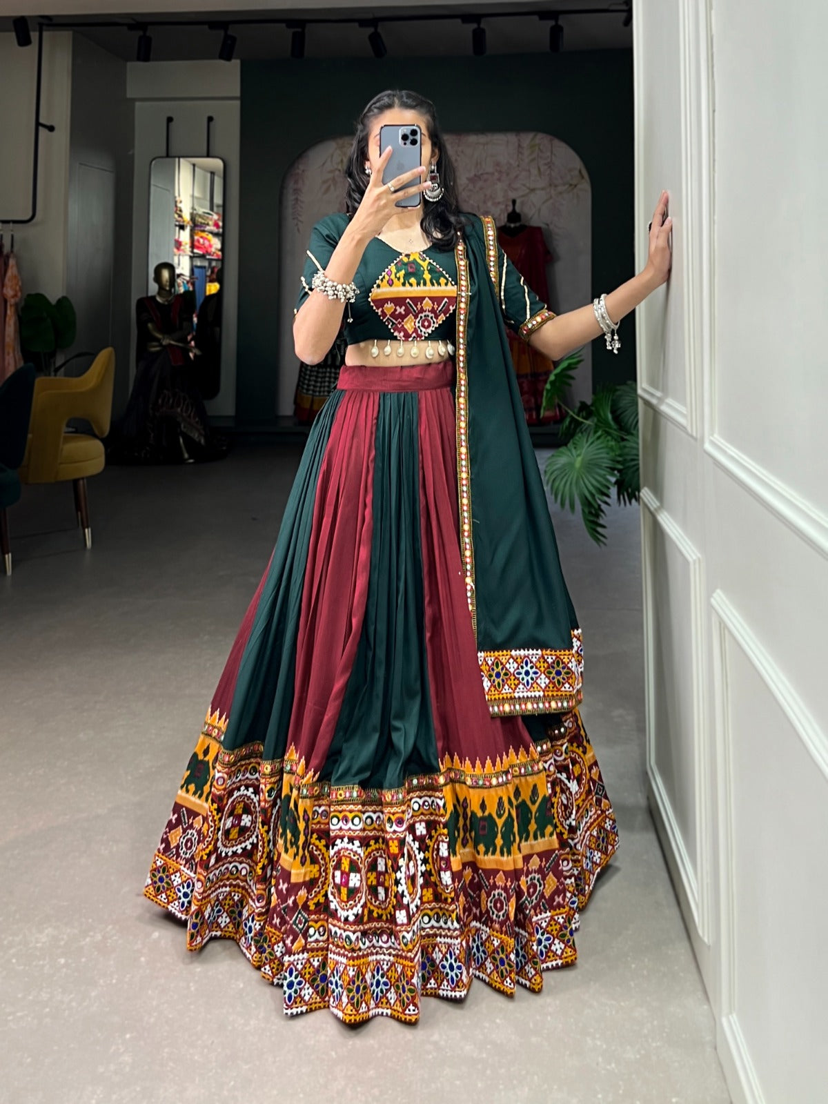 EMBRACING TRADITION WITH GAMTHI AND MIRROR WORK SILK LEHENGA FOR NAVRATRI NIGHT