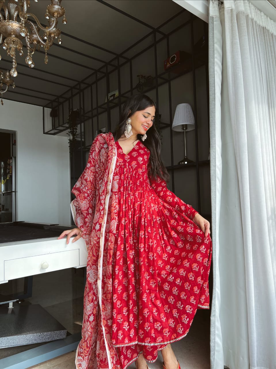 ELEGANT HANDPRINTED COTTON SUIT SET WITH LACE DUPATTA