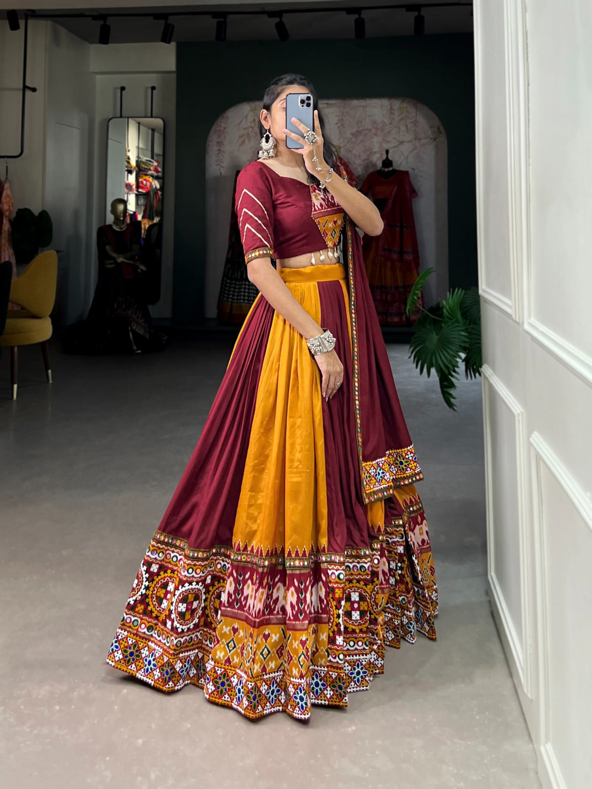 EMBRACING TRADITION WITH GAMTHI AND MIRROR WORK SILK LEHENGA FOR NAVRATRI NIGHT