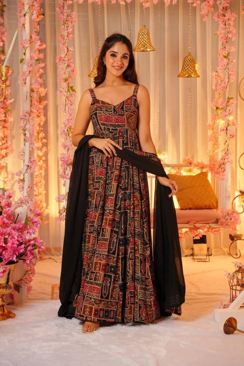 WOMEN'S FLARED BLACK GOWN WITH DUPPATA