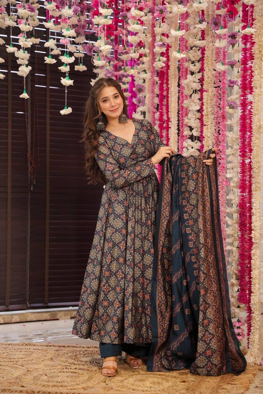 WOMEN'S FLARED PRINTED SUIT WITH DUPATTA AND PANT