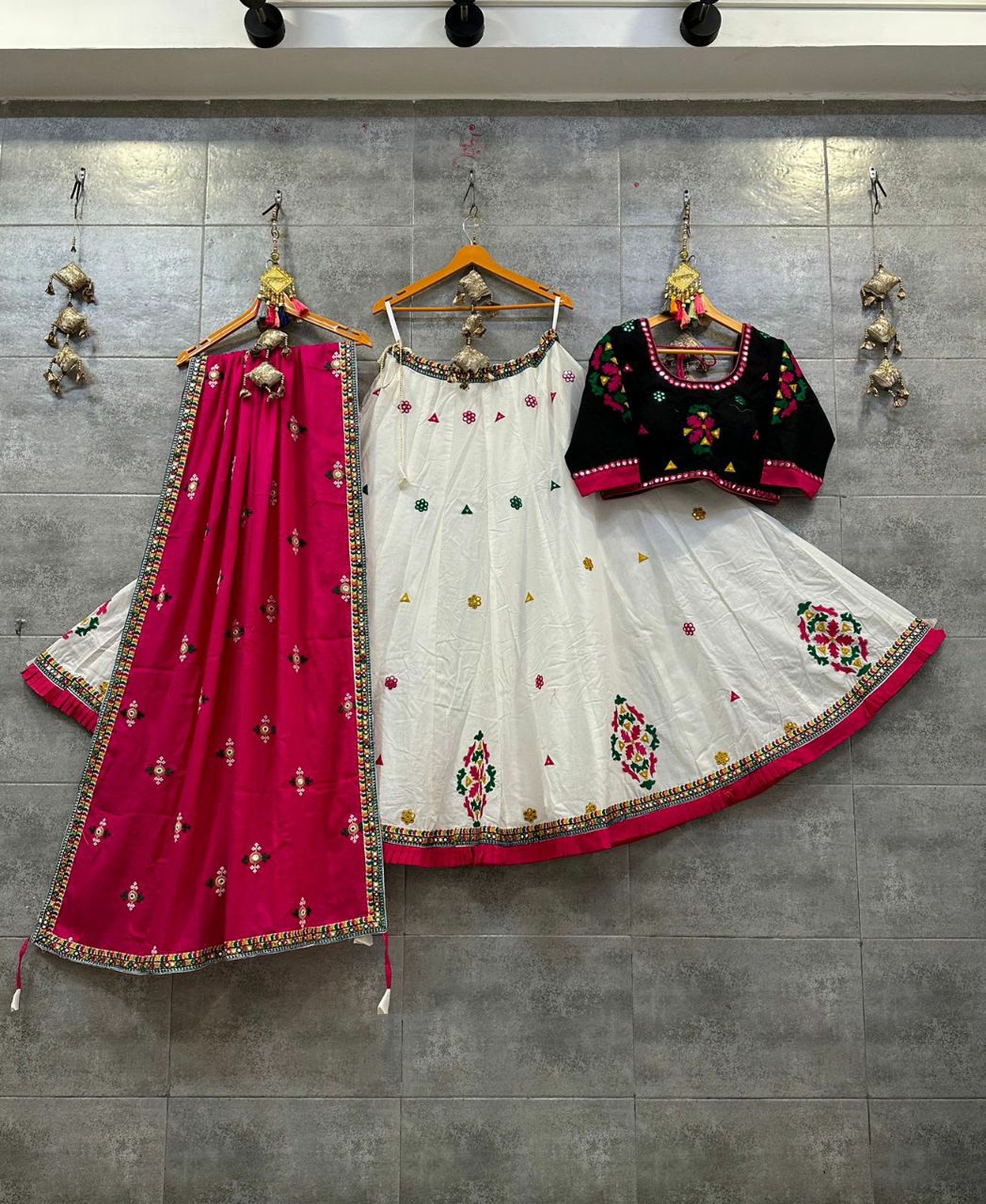 EXQUISITE PURE COTTON CHANIYA CHOLI WITH TRADITIONAL AARI EMBROIDERY